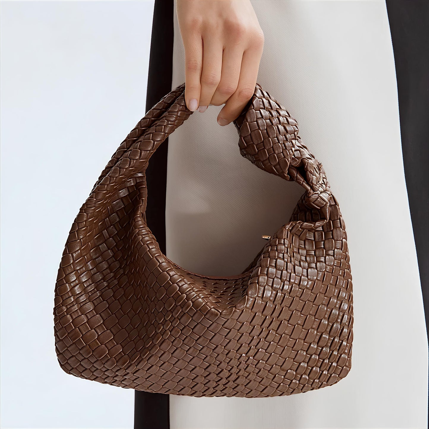 Sac Tressé en Cuir Élégance Intemporelle